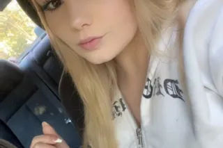 west coast baddie 💋 pricey ✨️I... - Image 2