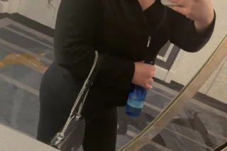 Sexy, Bubbly Brunette Bombshel... - Image 1