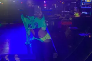 Submissive Erotic playmate Vee... - Image 3